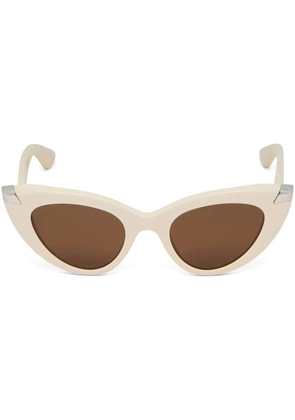 Alexander McQueen Eyewear Punk Rivet cat-eye sunglasses - Neutrals