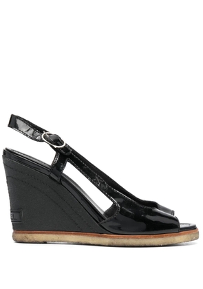 CHANEL Pre-Owned 2007 logo-patch wedge sandals - Black