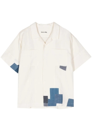 STORY mfg. PA appliqué-detail shirt - Neutrals