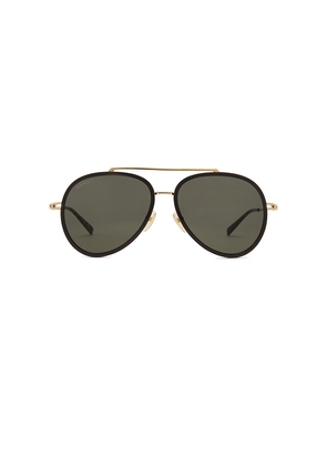 Gucci Pilot Sunglasses in Grey.