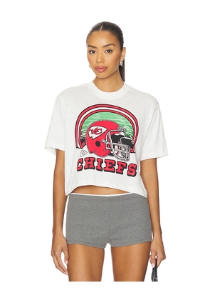 Junk Food Chiefs Game Time Crop Tee in Ivory. Size L. Also in M, S, XL/1X, XS.