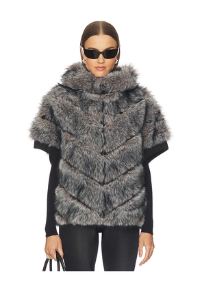 jocelyn Faux Fox Hooded Chevron Short Sleeve Jacket in Grey. Size L. Also in S.