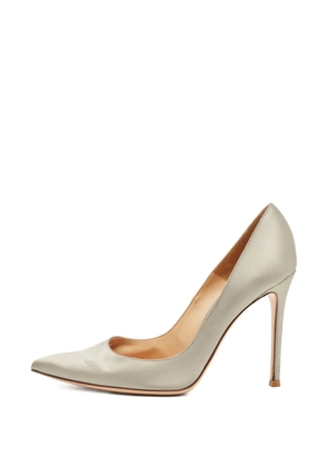 Gianvito Rossi pointed-toe pumps - Grey