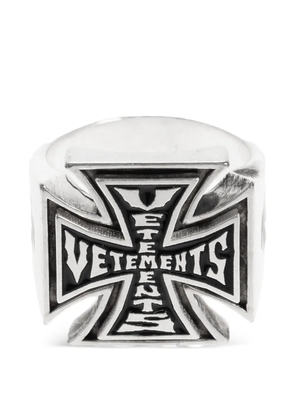 VETEMENTS cross signet ring - Silver