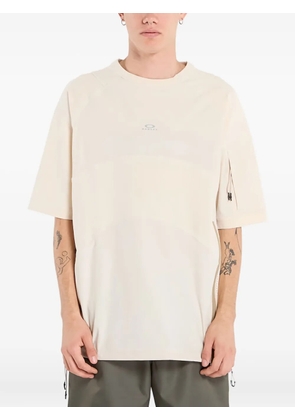Oakley Latitude Soar logo-detail T-shirt - Neutrals