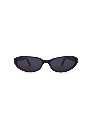 Lu Goldie Alexe Sunglasses in Black.
