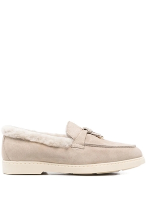 Doucal's tassel-embellished shearling loafers - Neutrals