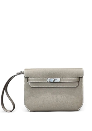 Hermès Pre-Owned 2024 Etoupe Kelly Depeches 25 Etoupe Togo Clutch Palladium Hardware clutch bag - Neutrals