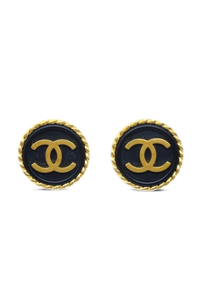 CHANEL Pre-Owned 1997 button clip-on earrings - Gold