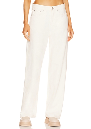 Rag & Bone Featherweight Logan Jeans in Ivory. Size 23. Also in 24, 25, 26, 27, 28, 29, 30, 31, 32, 33.