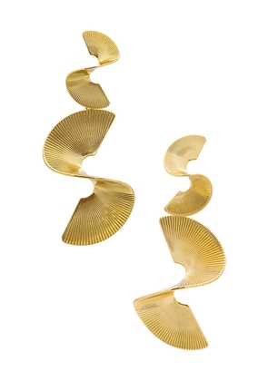SHASHI 1974 Drop Earring in Metallic Gold.