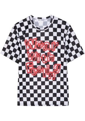 Comme Des Garçons Comme Des Garçons slogan-print checkerboard T-shirt - Black