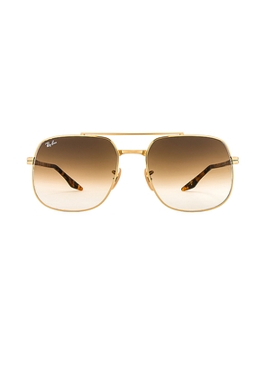 Ray-Ban Metal Square in Metallic Gold.