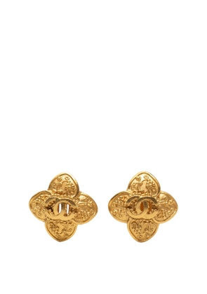 CHANEL Pre-Owned 1996 CC Gold Plated Clover Clip On Earrings costume earrings