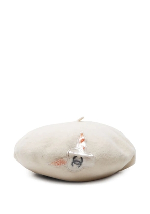CHANEL Pre-Owned 1990-2000s CC Camellia beret hat - Neutrals