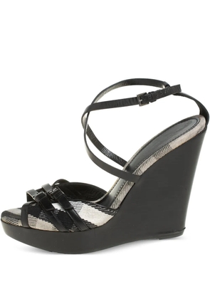 Burberry Pre-Owned wedge buckled sandals - Black