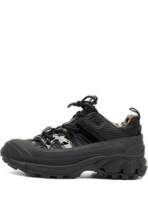 Burberry Pre-Owned Arthur chunky sneakers - Black