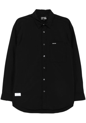 izzue logo-patch shirt - Black