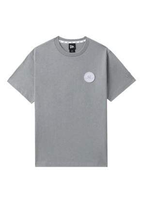 NEW ERA CAP x MLB NY Yankees logo-appliqué T-shirt - Grey