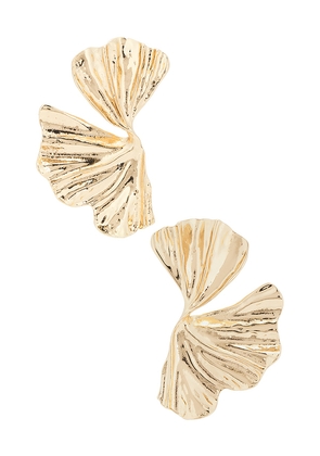 SHASHI Palmera Earring in Metallic Gold.
