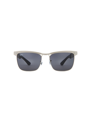 Ray-Ban Wayfarer Delux in Metallic Silver.