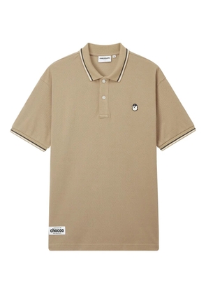 CHOCOOLATE logo-patch polo shirt - Neutrals