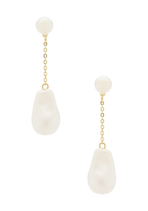 petit moments Evelyn Earrings in Ivory.