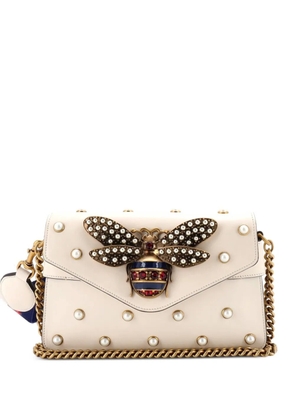 Gucci Pre-Owned Broadway Pearly Bee Embellished Leather Mini shoulder bag - White