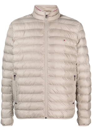 Tommy Hilfiger logo-patch zipped puffer jacket - Neutrals