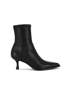Steve Madden Stasia Boot in Black. Size 5.5. Also in 6, 7.5, 9.5.