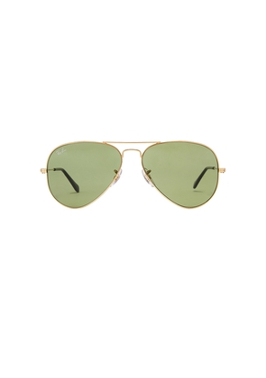 Ray-Ban Aviator Large Metal Sunglasses in Metallic Gold.