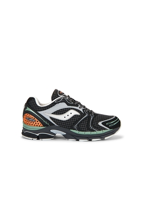 Saucony Progrid Triumph 4 Sneakers in Grey,Black. Size 8.5. Also in 9, 9.5.