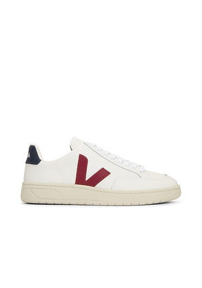 Veja V-12 Sneaker in White. Size 40. Also in 41, 42, 44.