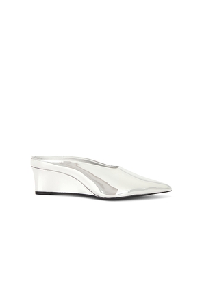 SIMONMILLER Pointed Gala Wedge Pump in Metallic Silver. Size 38. Also in 40.