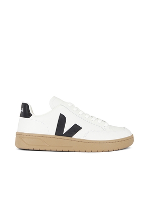 Veja V-12 in White. Size 40. Also in 45.