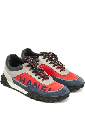 CHANEL Pre-Owned low-top sneakers - Red