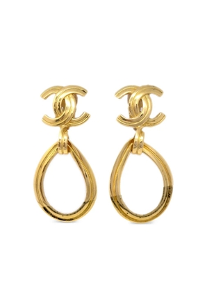 CHANEL Pre-Owned 1996 CC dangle clip-on earrings - Gold