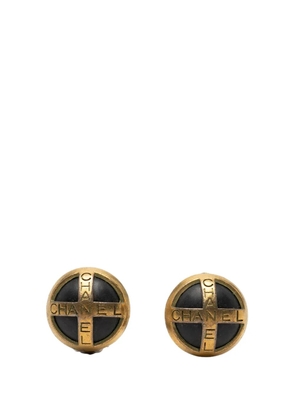 CHANEL Pre-Owned 1994 Gold Plated and Acrylic Logo Round Button Clip On Earrings costume earrings - Black