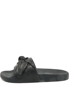 Stuart Weitzman bow leather slides - Black