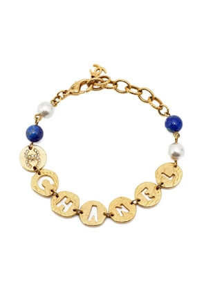 CHANEL Pre-Owned logo-charm beads bracelet - Gold