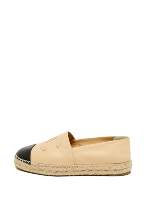 CHANEL Pre-Owned logo-detail espadrilles - Neutrals