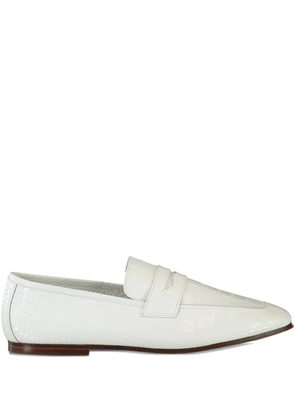 SOPHIQUE Essenziale crocodile-embossed loafers - White