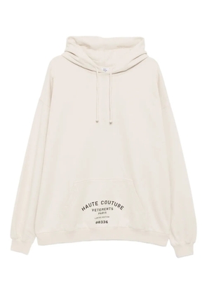 VETEMENTS logo-print hoodie - Neutrals