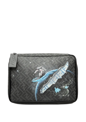 Fendi Pre-Owned 2010-2025 Zucca Coated Canvas Surfing Astronaut clutch bag - Black
