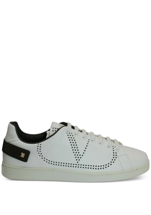 Valentino Garavani Pre-Owned Backnet Rockstud-detail sneakers - White