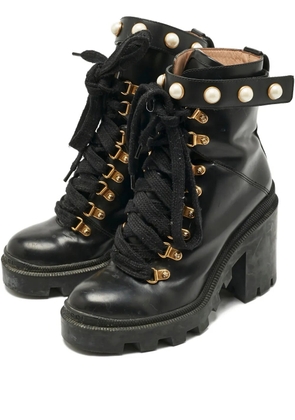 Gucci Pre-Owned faux-pearl embellished ankle boots - Black