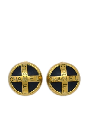 CHANEL Pre-Owned 1994 logo-engraved button clip-on earrings - Gold