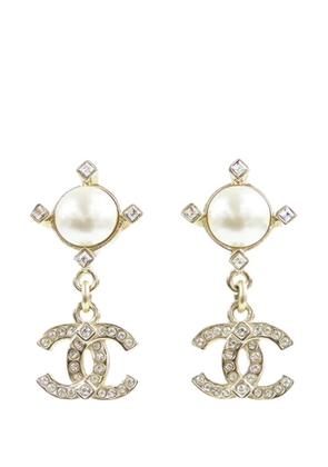 CHANEL Pre-Owned 2021 CC Gold Plated Faux Pearl Swing Push Back Earrings costume earrings