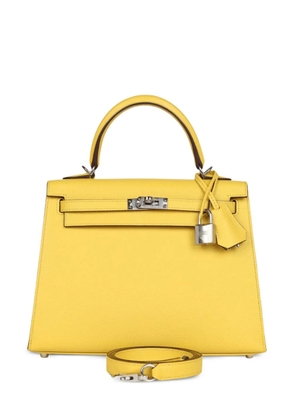Hermès Pre-Owned 2024 Kelly 25 Sellier Epsom palladium-hardware tote bag - Yellow