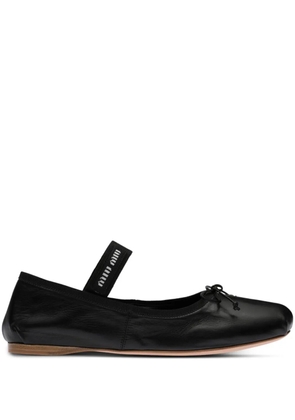 Miu Miu logo-patch ballerina shoes - Black